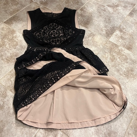 BCBGMaxAzria Joselyn Fit & Flare Black Sleeveless Lace Floral Mini Dress Size 4 - Picture 9 of 14